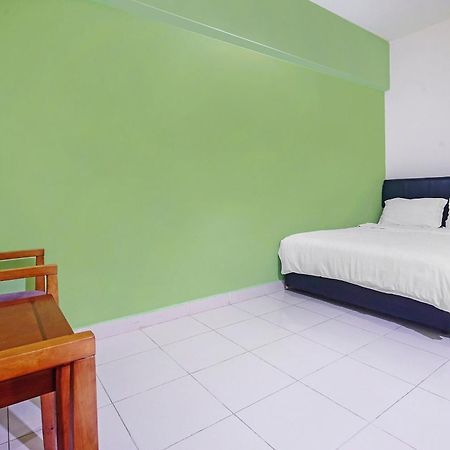 Hotel Night Queen Salak Tinggi Sepang Zewnętrze zdjęcie