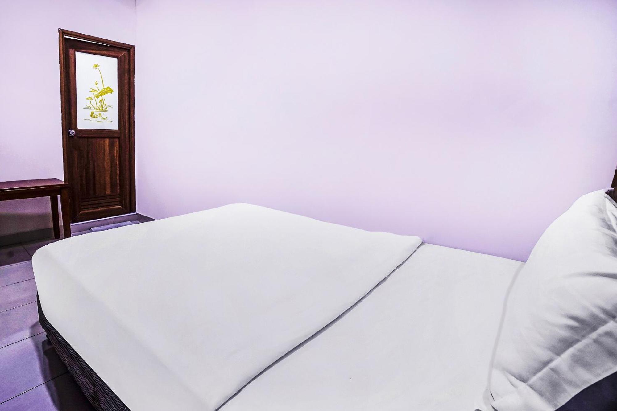 Hotel Night Queen Salak Tinggi Sepang Zewnętrze zdjęcie