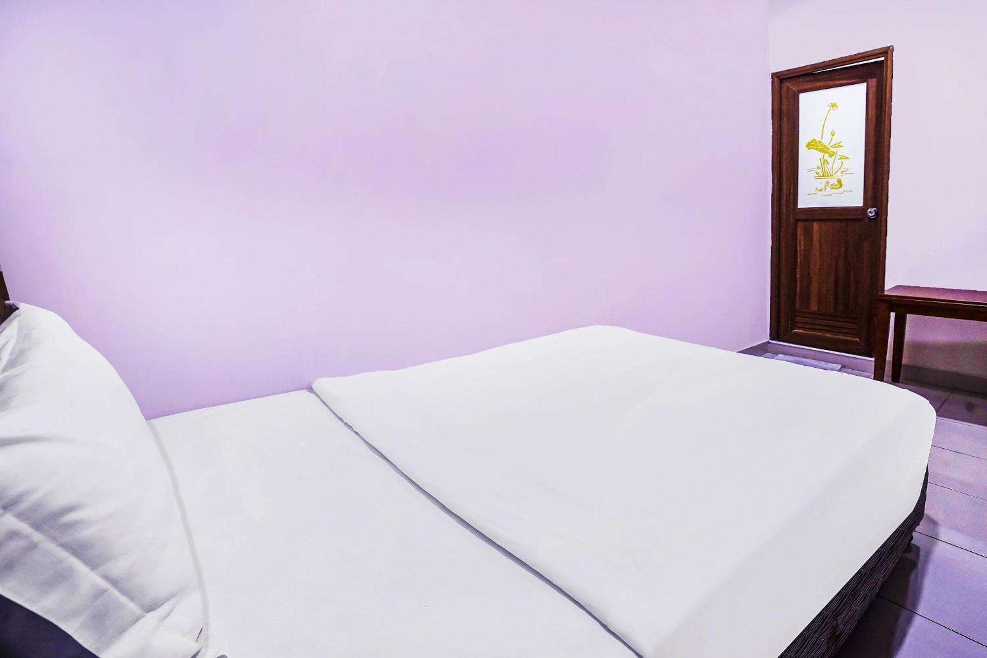 Hotel Night Queen Salak Tinggi Sepang Zewnętrze zdjęcie