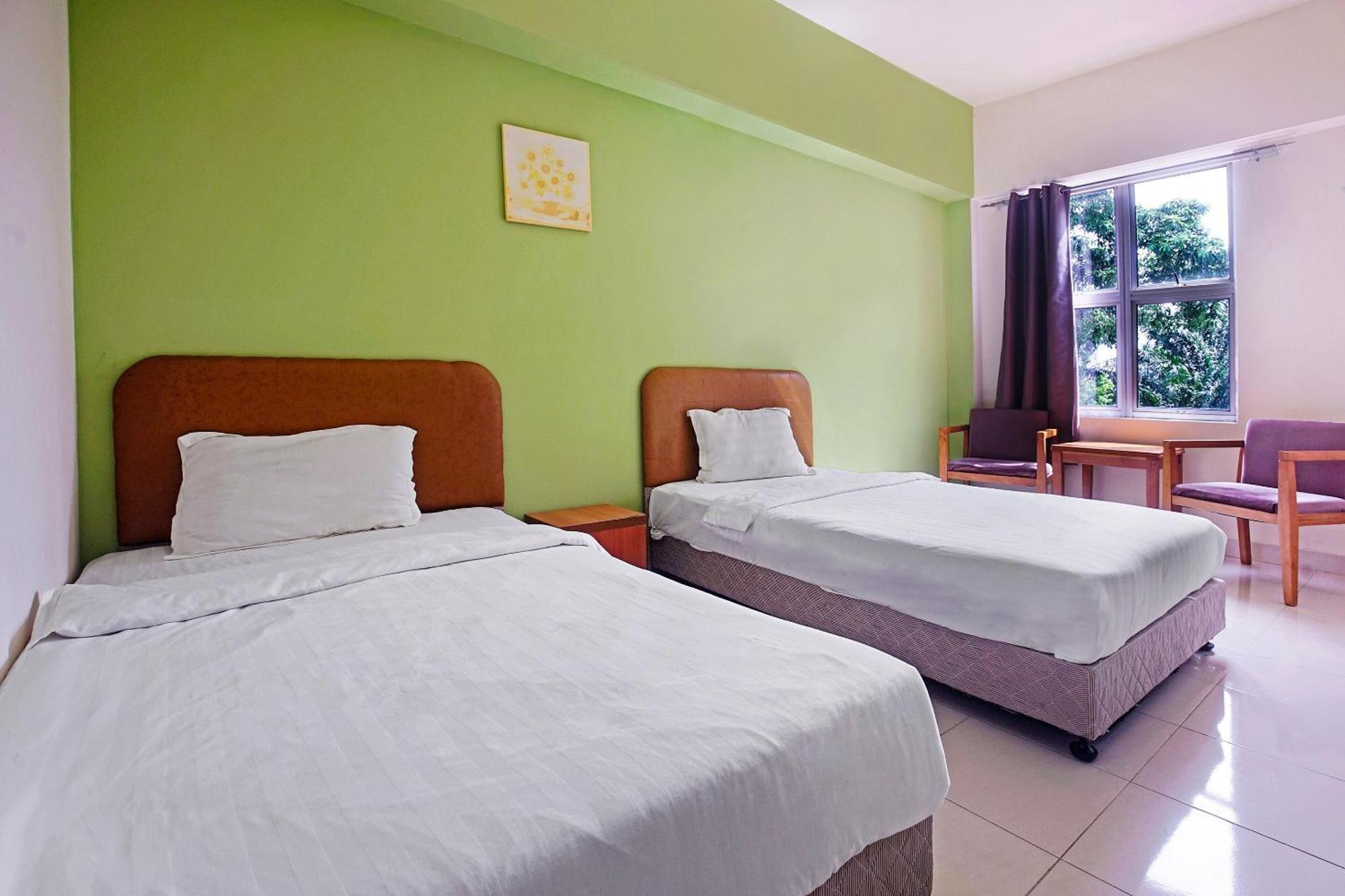 Hotel Night Queen Salak Tinggi Sepang Zewnętrze zdjęcie