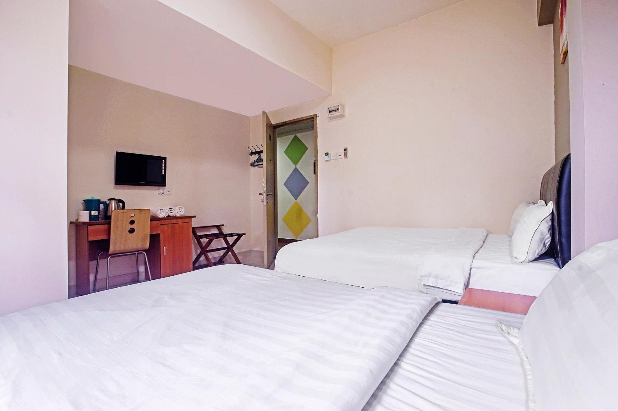 Hotel Night Queen Salak Tinggi Sepang Zewnętrze zdjęcie