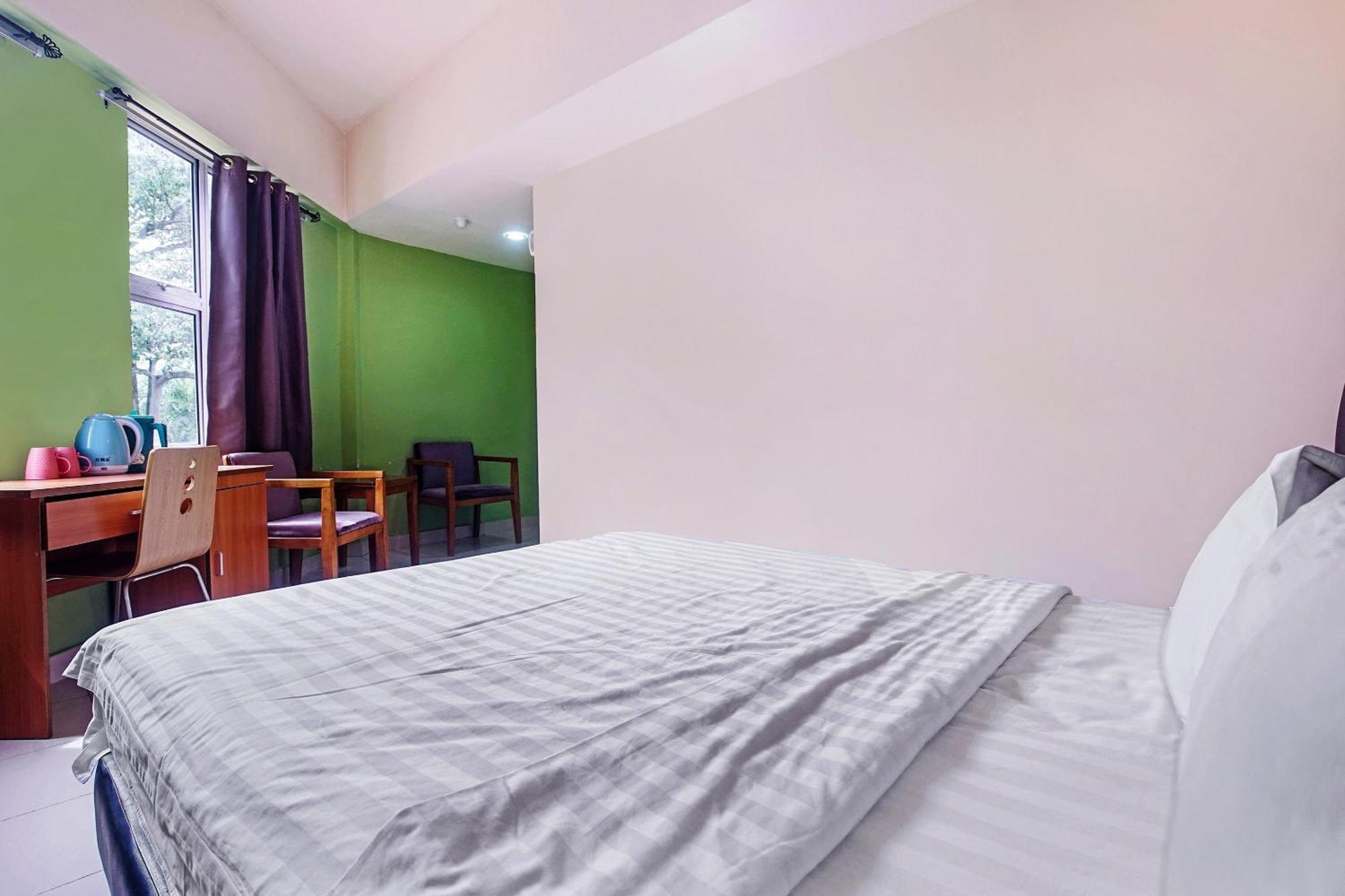 Hotel Night Queen Salak Tinggi Sepang Zewnętrze zdjęcie