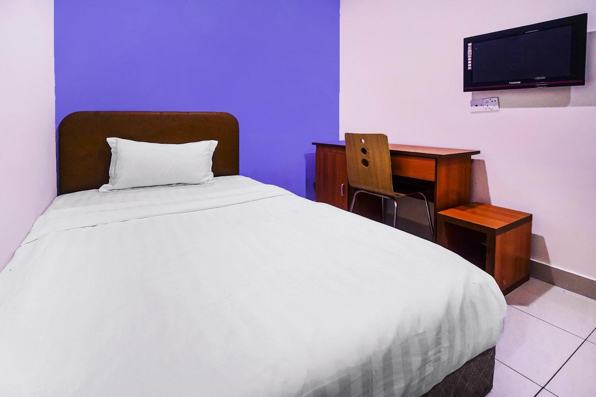 Hotel Night Queen Salak Tinggi Sepang Zewnętrze zdjęcie