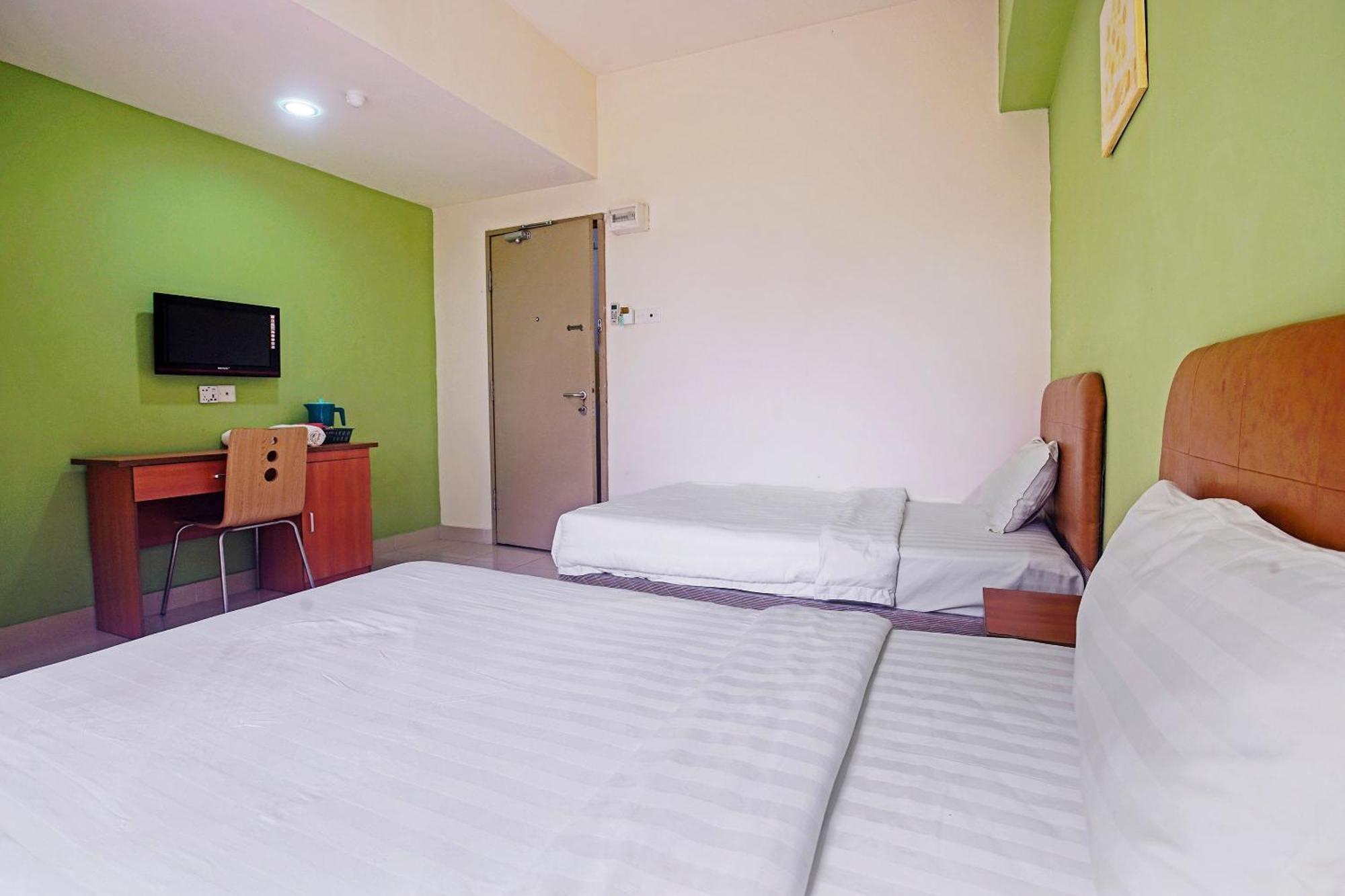Hotel Night Queen Salak Tinggi Sepang Zewnętrze zdjęcie