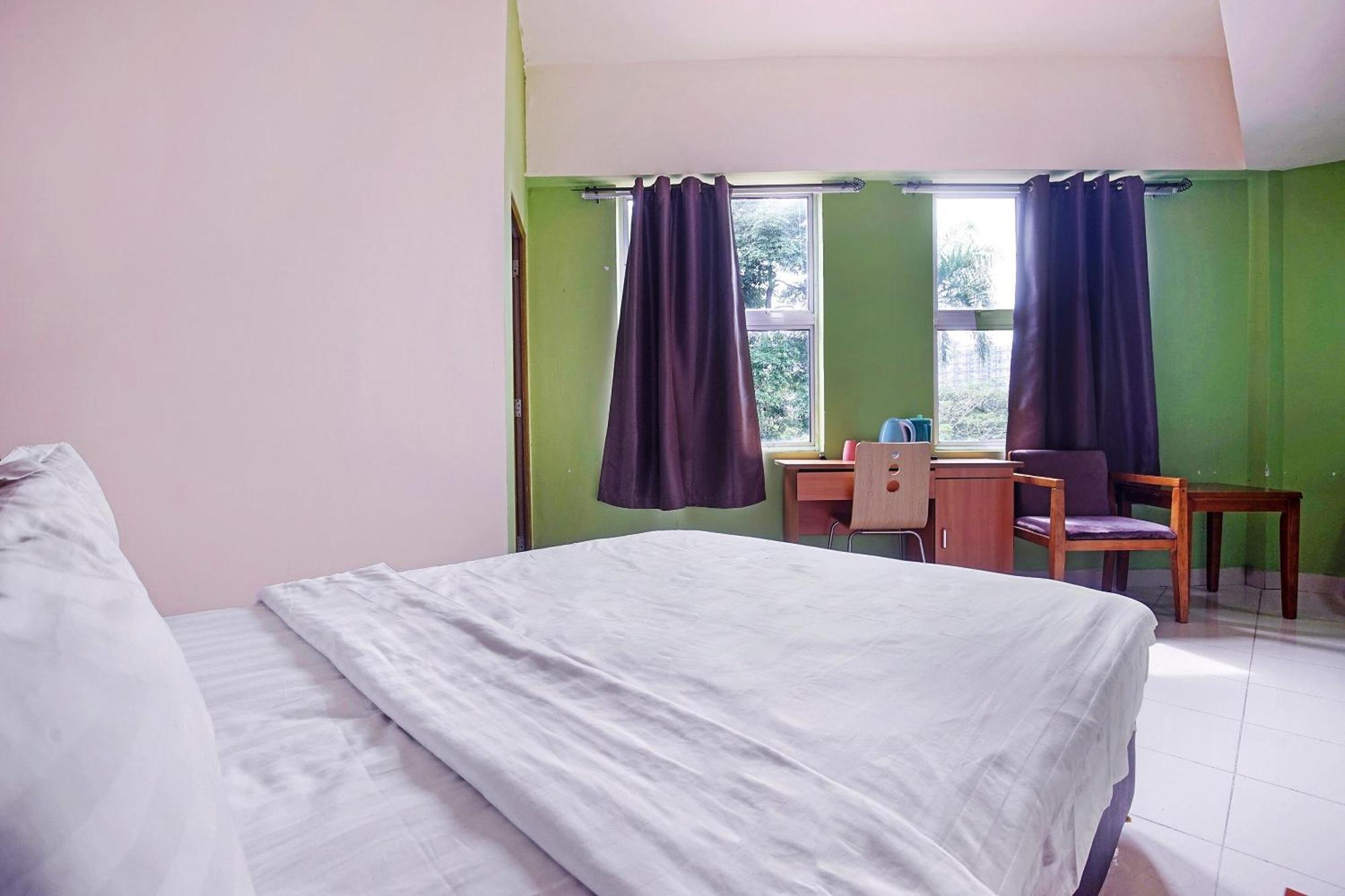 Hotel Night Queen Salak Tinggi Sepang Zewnętrze zdjęcie