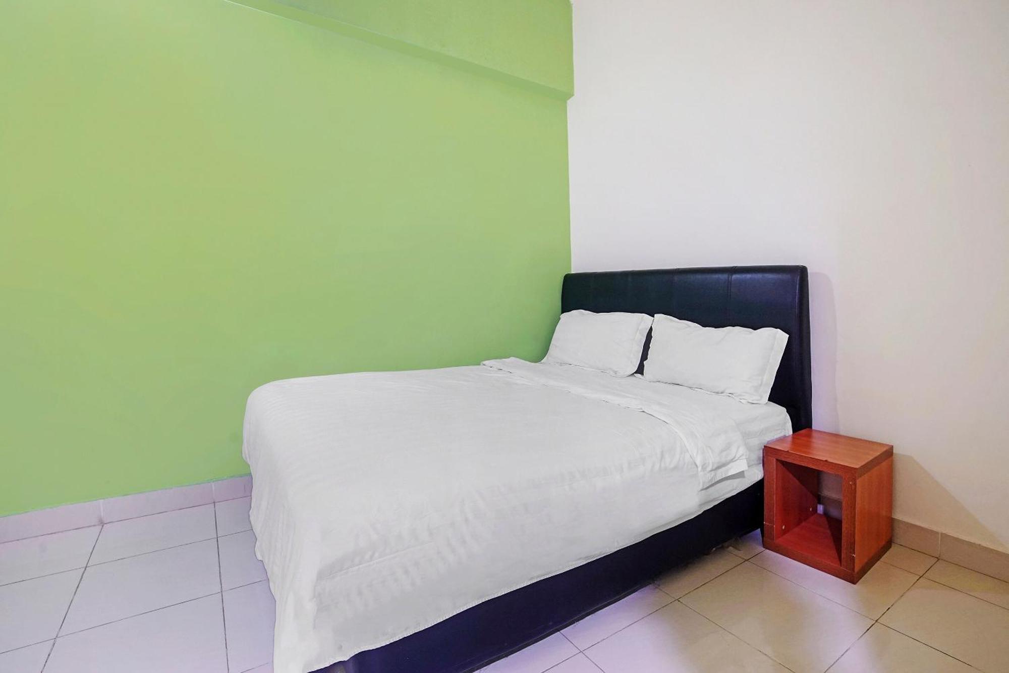 Hotel Night Queen Salak Tinggi Sepang Zewnętrze zdjęcie